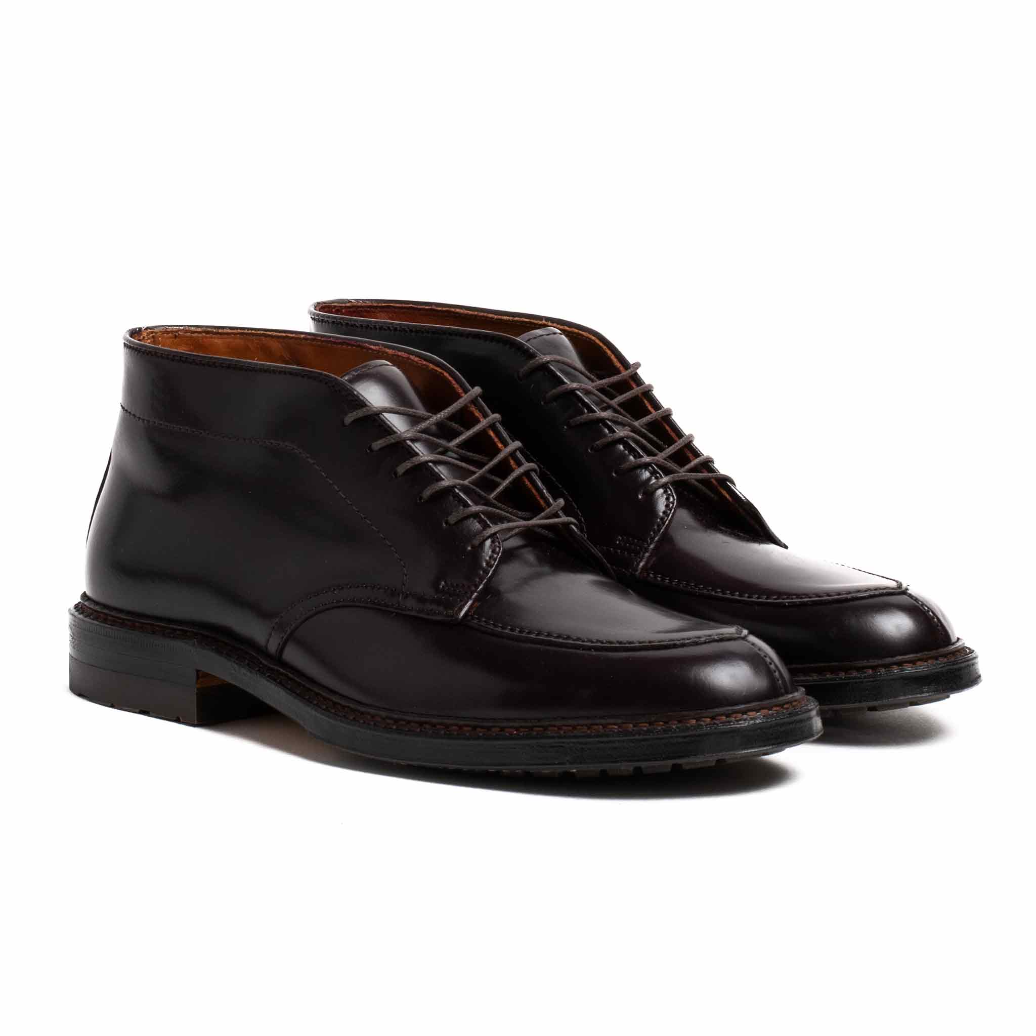 Alden Six Eye Chukka Boot Colour 8 Cordovan With Commando Sole - Image 2