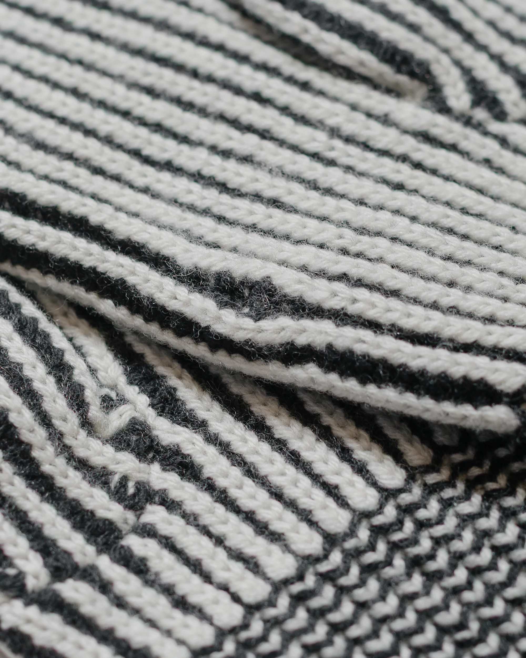 Beams Plus Cashmere Rib Mitten Charcoal Grey - Image 2