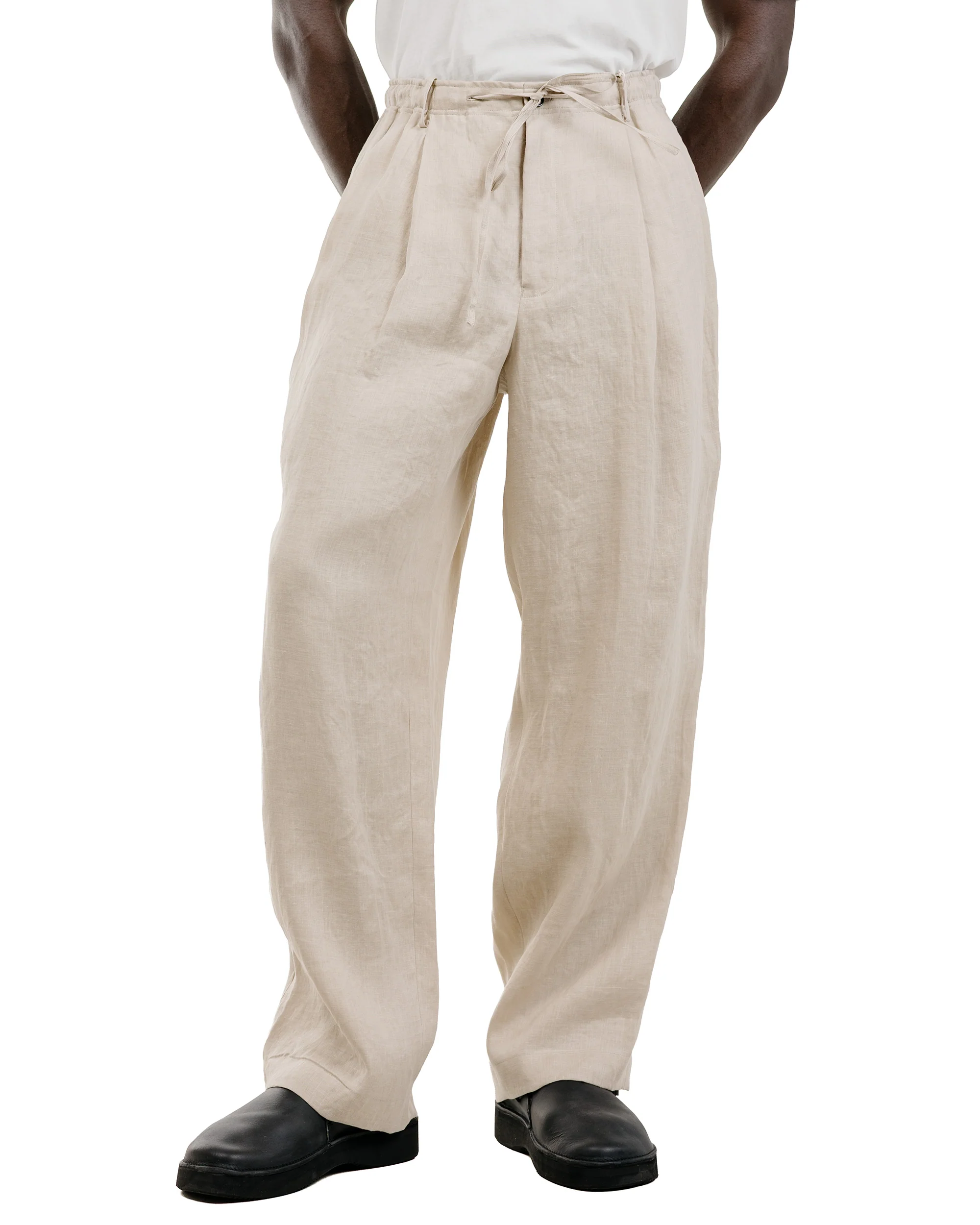 MARKAWARE Double Pleated Easy Trousers Hemp Shirting Taupe - Image 2