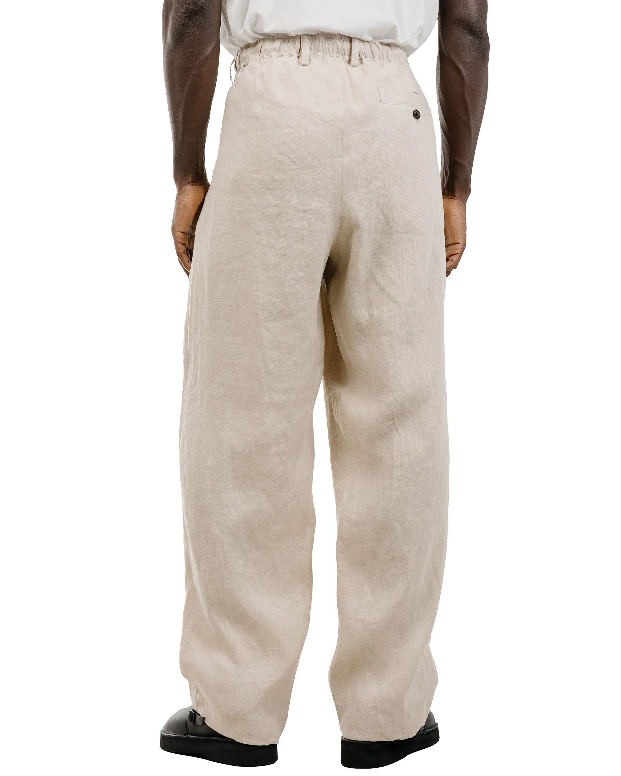MARKAWARE Double Pleated Easy Trousers Hemp Shirting Taupe - Image 4