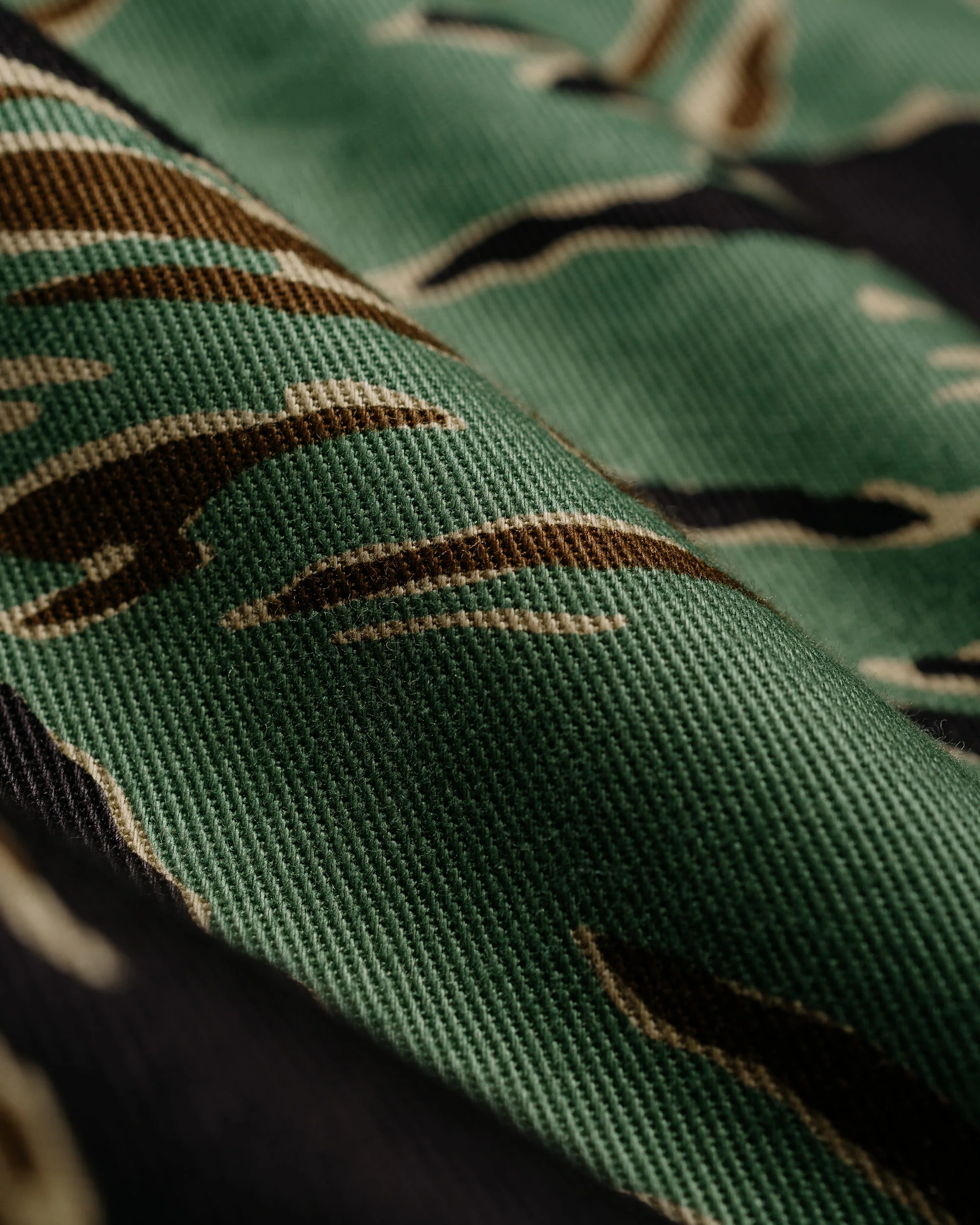 The Real McCoy's MJ26002 Tiger Camouflage Shirt / John Wayne Green - Image 6